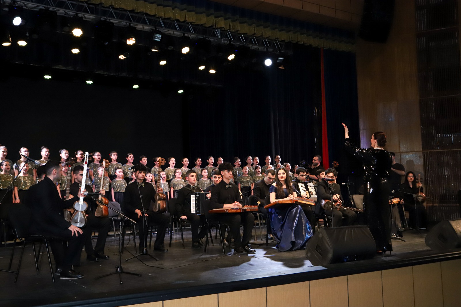 Musiqi dünyasına səyahət - FOTO