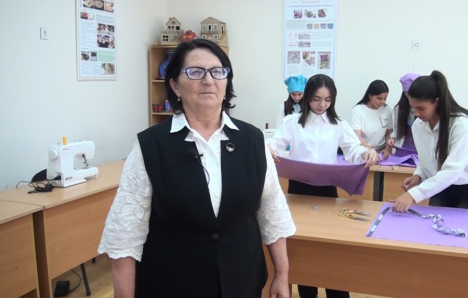 42 illik müəllim sertifikatlaşdırma imtahanında 59 bal topladı