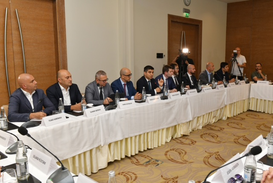 Rəqəmsal inkişaf, innovasiya, süni intellekt və kibertəhlükəsizlik sahələrindəki islahatlara dair ictimai dinləmə təşkil edilib-FOTOLAR