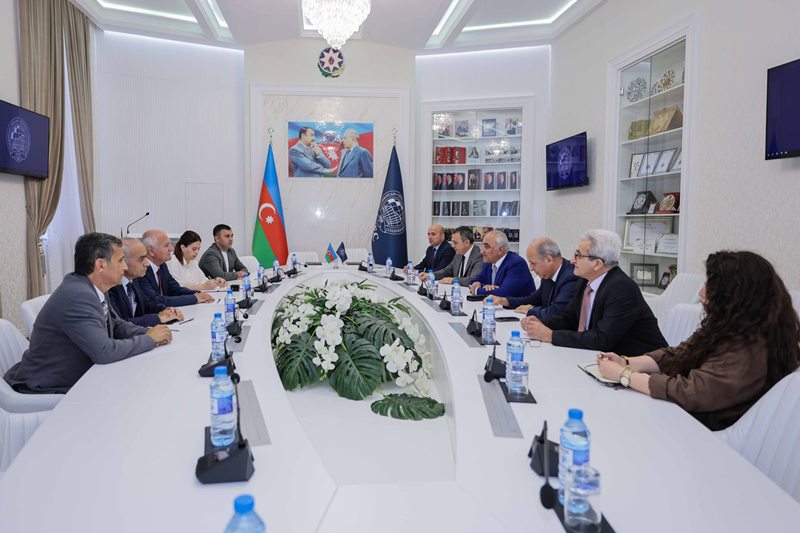 UNEC və Təhsil Şurası İctimai Birliyi arasında birgə əməkdaşlığa dair memorandum imzalanıb