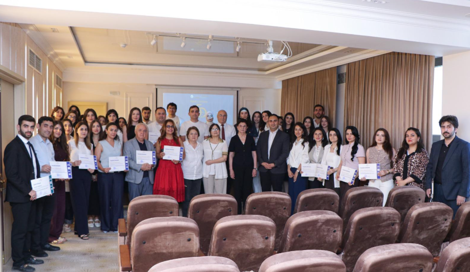 Beynəlxalq reytinqlərdə əldə olunan uğurlara töhfə verən əməkdaş və tələbələr təltif edildilər