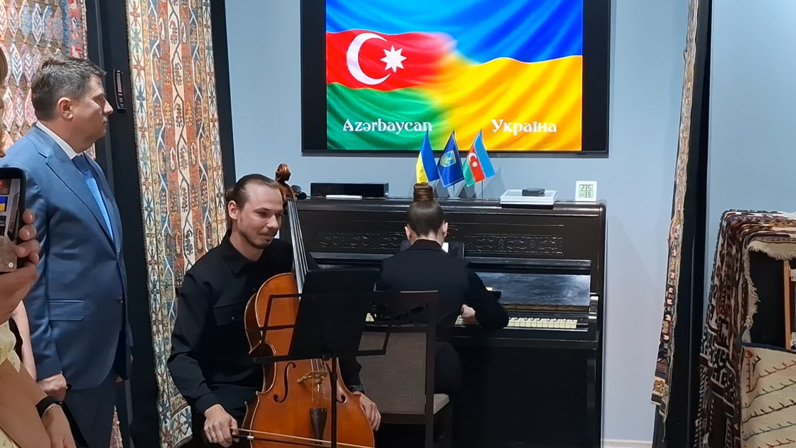 İrpendə Azərbaycan xalçalarının nadir nümunələri nümayiş etdirilir