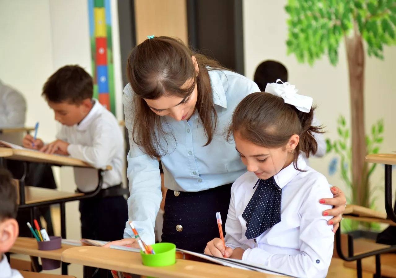 Müəllimlərə NƏZƏRİNƏ - Bu davranışlar etik qaydalara zidd sayılır