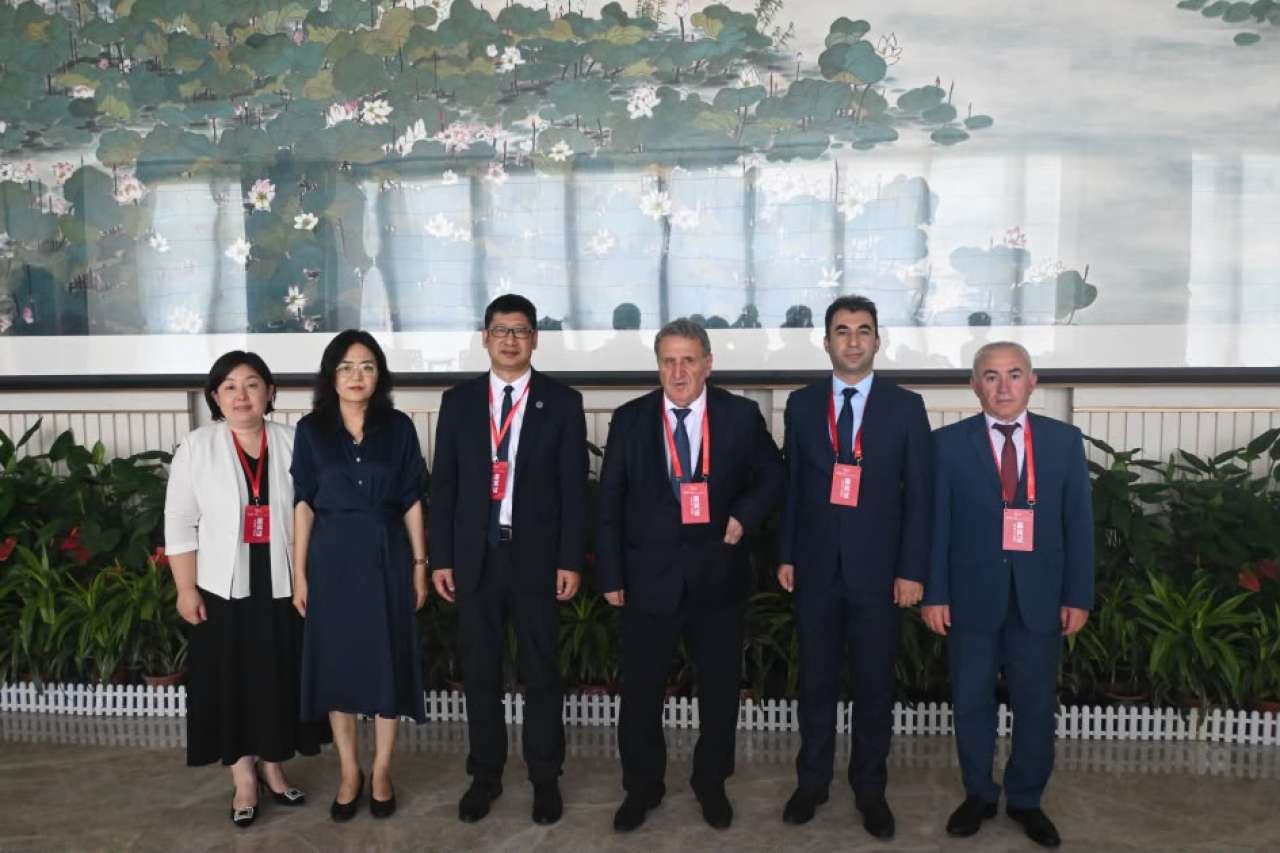 AMEA Çinlə əməkdaşlığı genişləndirir: yeni memorandum imzalanıb