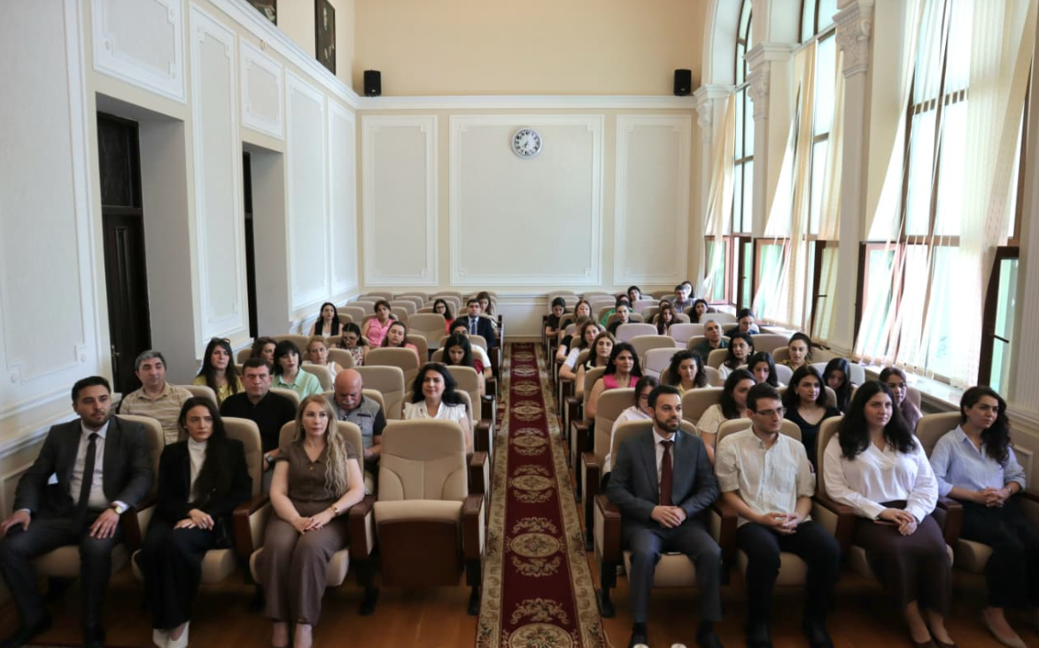 Kimya İnstitutunda ADNSU-nun mütəxəssislərinin iştirakı ilə süni intellektin kimya və kemoinformatikada tətbiqinə həsr olunan elmi seminar keçirilib