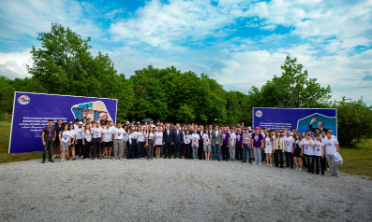 Rektor Nurəli Yusifbəyli “Yay Fest 2026” çərçivəsində keçirilən panel müzakirədə iştirak edib