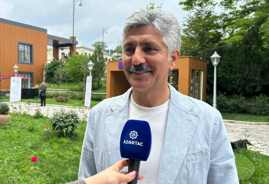Vasif Qurbanzadə: Şuşadakı Vaqif Poeziya Günlərində “Kitab dayanacağı” köşkü istifadəyə veriləcək