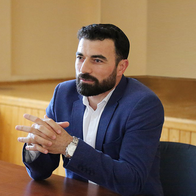 "Müasir Azərbaycan ədəbiyyatında yeni mövzulara ehtiyac var" - Rövşən Abdullaoğlu