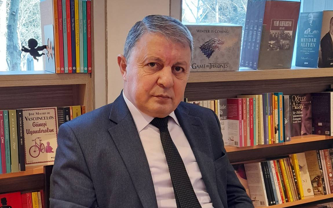 ​“Orta təhsil yalnız universitetlərə hazırlıq yeri olmamalıdır” – Yazıçı Elxan Elatlı