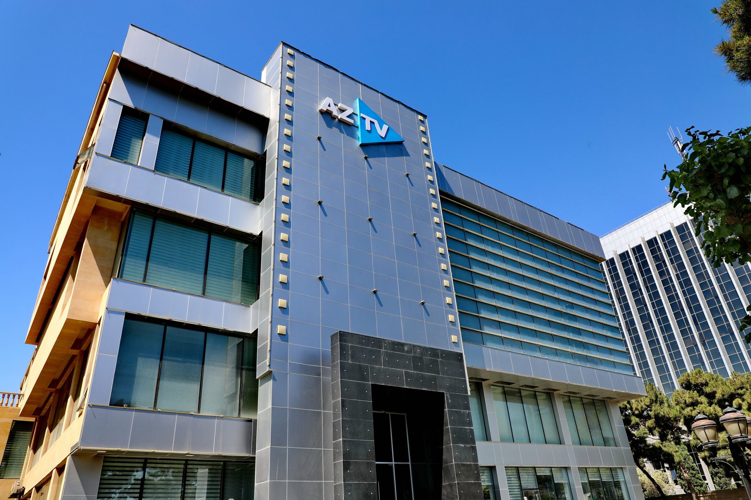 İran AzTV-ni "düşmən media" siyahısına daxil etdi: Mediadan reaksiya 