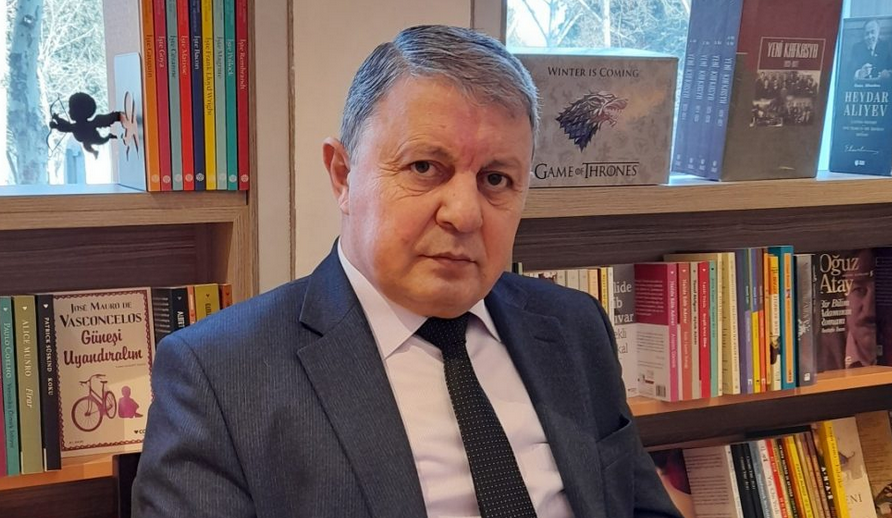 Gənclərin mütaliə vərdişləri niyə zəifləyir? – yazıçı Elxan Elatlıdan açıqlama
