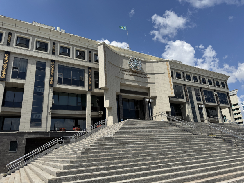 Astanada Azərbaycan ədəbiyyatı guşəsi - Oxucular ölkəmizin tarixi və mədəniyyəti ilə tanış olurlar-FOTOLAR