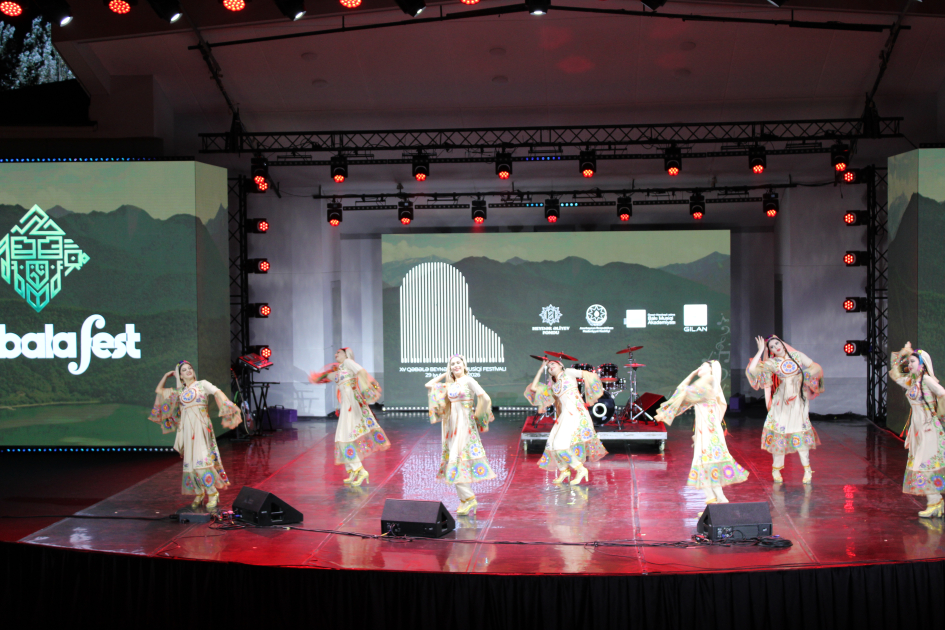 XV Qəbələ Beynəlxalq Musiqi Festivalında Özbəkistan kollektivləri çıxış edib-FOTOLAR