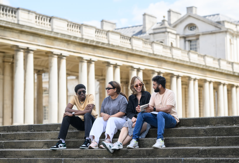 Böyük Britaniyada iki universitet birləşərək 50 mindən çox tələbəsi olan yeni təhsil qrupu yaradıb