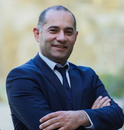"Bu bazar elə bir prinsipə çıxıb ki, bunu dəyərləndirmək hədsiz çətinləşib"-Təhsil eksperti Vüsal Kərimli