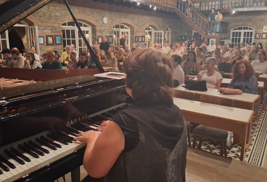 Azərbaycanlı mütəxəssisin musiqi terapiyası İzmirdə təqdim edilib