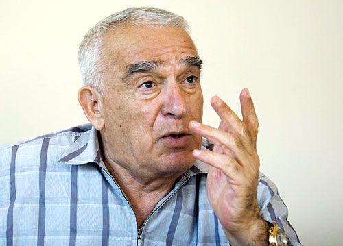 Tanınmış şair vəfat etdi