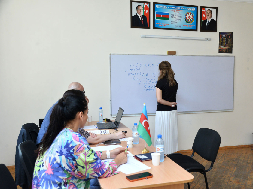 Yeni təmayül tədris modeli üzrə müəllimlərin müsahibələri davam edir