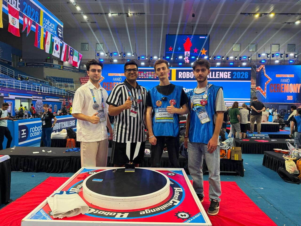 ADNSU tələbəsi və məzunu robot yarışında qızıl medal qazanıb