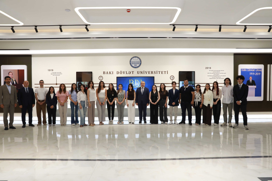 Xaricdə təhsil üzrə Dövlət Proqramının qalibi olan BDU məzunlarının bir qrupu ilə görüş