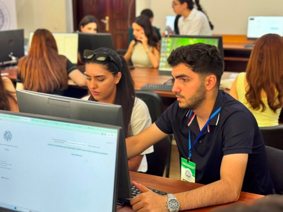 UNEC könüllüləri magistratura üzrə sənəd qəbuluna dəstək göstərdilər