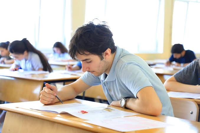 Müəllimlik ixtisasını seçən oğlanlara təqaüd veriləcək 