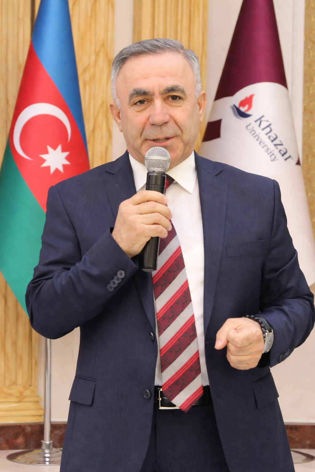 Xəzər Universitetinin İctimai Əlaqələr və Media üzrə direktoru Əlövsət Əmirbəyli: “15-16 il öncəki abituriyentlərlə indiki tələbələr arasında böyük müsbət doğru fərq var”