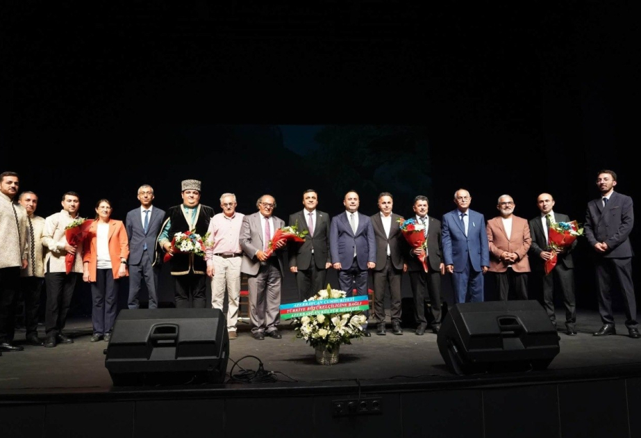     Ərzurumda Türk dünyasının aşıq sənətinə həsr olunan tədbir keçirilib
