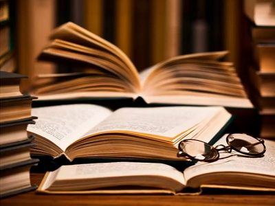 Bu ölkədə uşaqlar itlərə kitab oxuyur