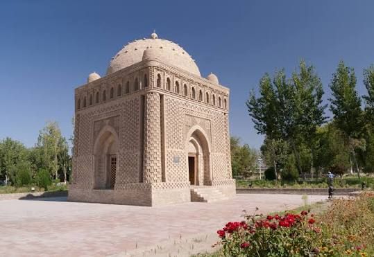     İlham Əliyev və Mehriban Əliyeva Buxarada İsmayıl Samani türbəsi ilə tanış olublar
