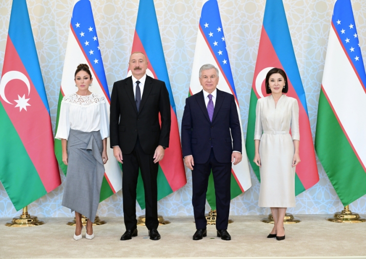 İlham Əliyev və Mehriban Əliyeva Buxaraya səfər ediblər