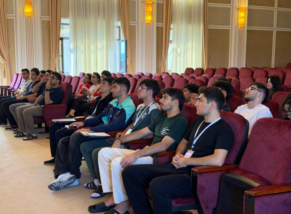 “Bir yay, min xatirə” Yay düşərgəsi çərçivəsində daha beş təlim və seminar keçirilib