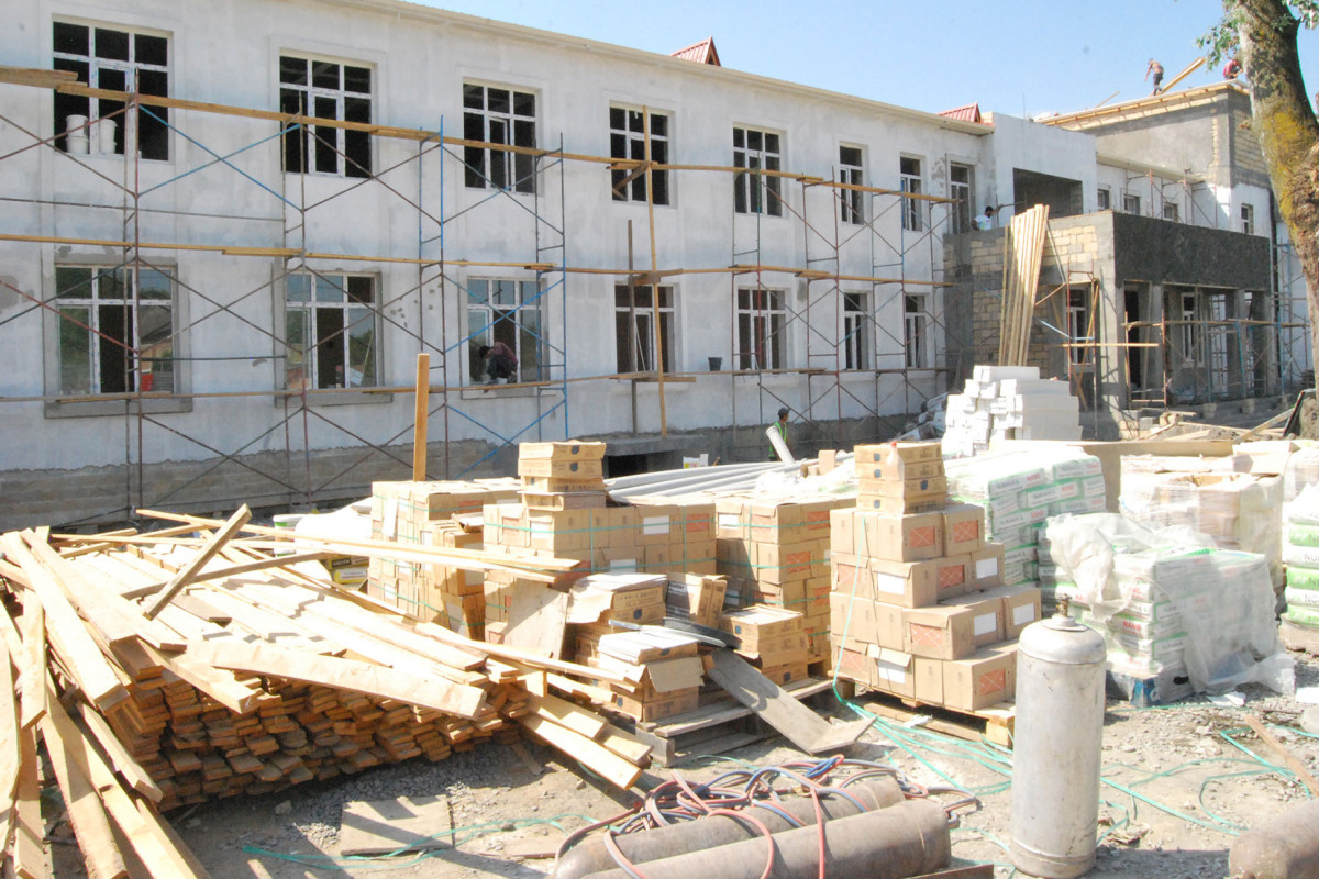     Bakıda 7 məktəb və bağçada tikinti-təmir işləri aparılır