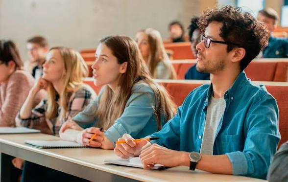     Bu il universitetə qəbul olan ən gənc və ən yaşlı TƏLƏBƏ