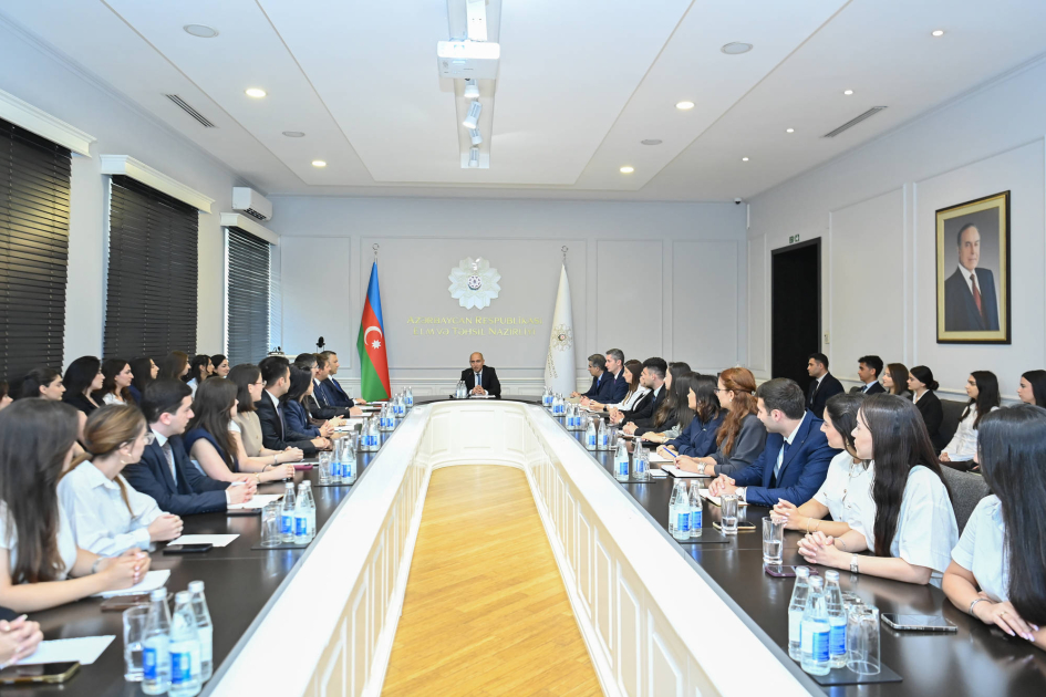 Emin Əmrullayev “Maarifçi”lərin suallarını cavablandırıb
