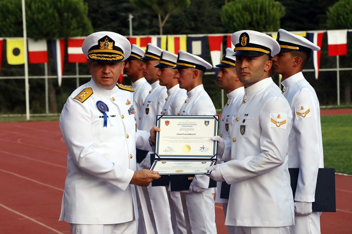     Türkiyədəki Azərbaycan hərbçilərinə diplomlar təqdim olunub