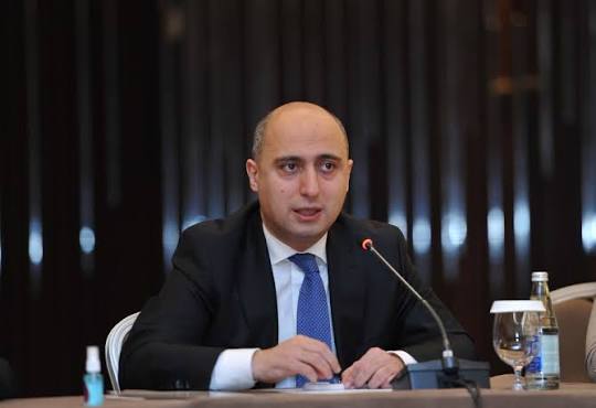 Emin Əmrullayev: “Bəzi bölgələrimizdə müəllimlərin 80-90%-i orta ixtisas təhsillidir"