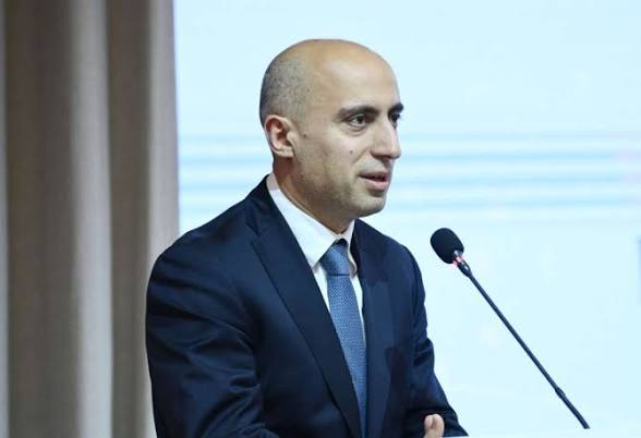 Nazirdən ciddi yanlışlığa reaksiya