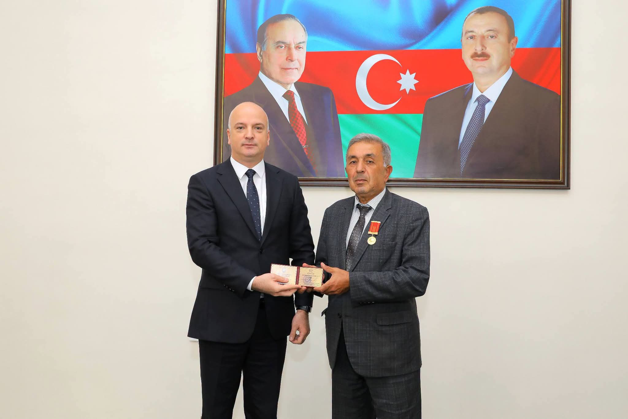 Etibar Quliyevə “Dövlət qulluğunda fərqlənməyə görə” medalı təqdim edilib