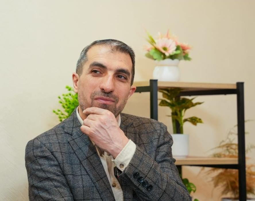 İlahiyyatçı Fazil Əhməd: "Məktəblərdə hicab qadağası islamofobiyanın tərkib hissəsi kimi başa düşüləcək" 