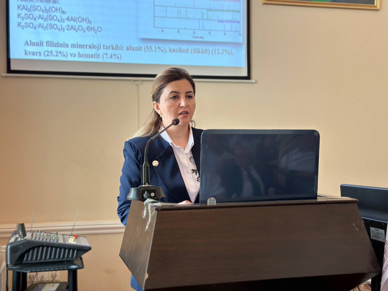 Kimya İnstitutunda alunit filizindən vanadiumun çıxarılması üzrə dissertasiya müdafiə olunub - FOTOLAR