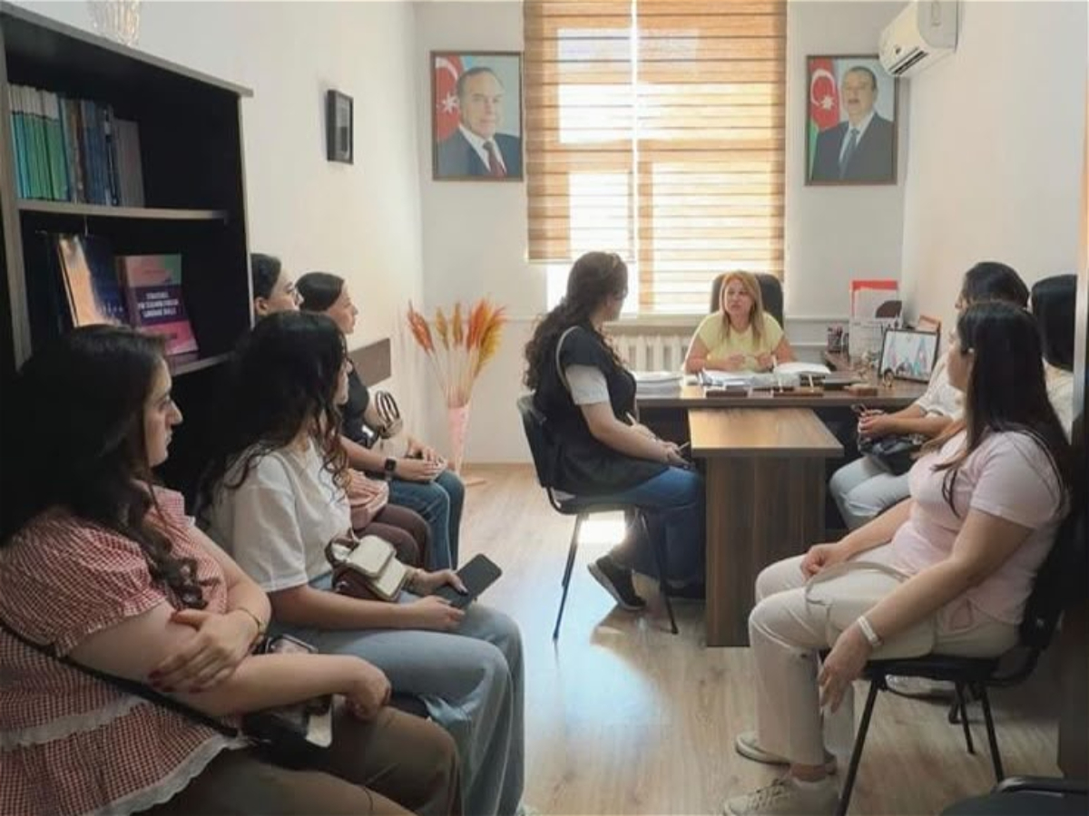 ADU-da İngilis dilinin tədrisi metodikası kafedrasının müdiri magistrantlarla görüşüb
