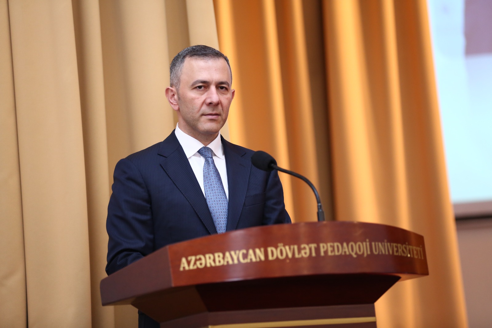 Uşaqlar sözlərdən çox davranışlarımızı öyrənirlər - Mətin Kərimli