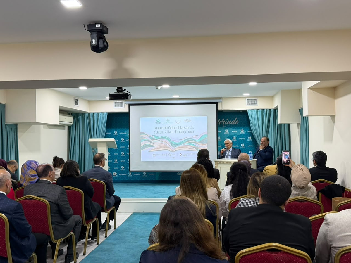Kamal Abdulla Anadolu Məktəbi layihəsində yazar və oxucularla görüşüb
