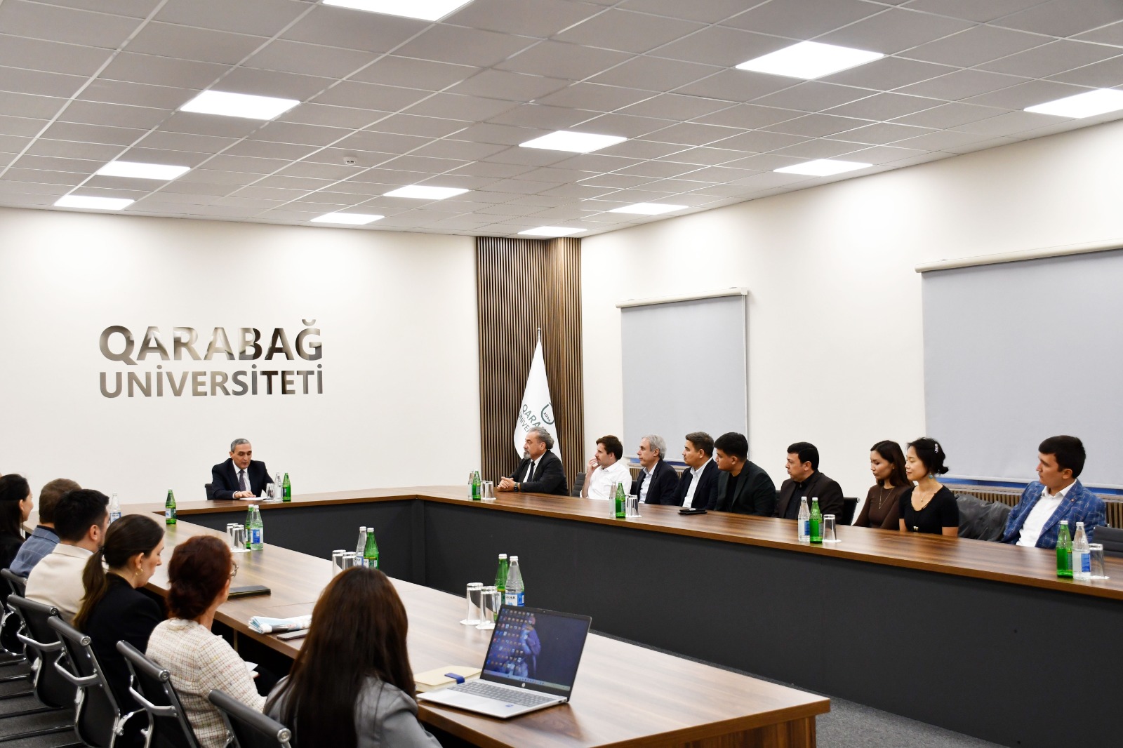 Qarabağ Universiteyində fəaliyyət göstərən əncəbi müəllimlərlə görüş keçirilib