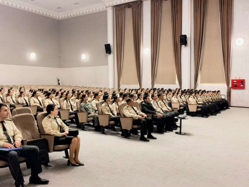 Qadın hərbi kursantlarla görüş keçirilib