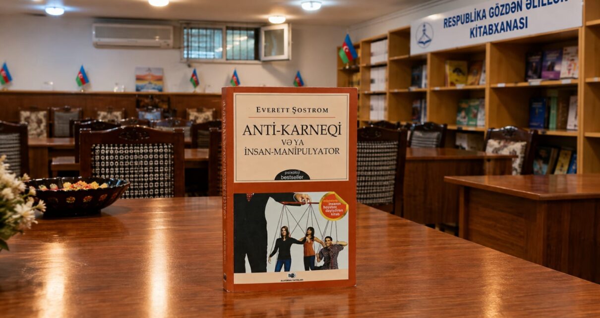 “Kitabsevərdən kitabxanaya” təşəbbüsü çərçivəsində Everett Şostromun kitabı kitabxanaya hədiyyə edilib