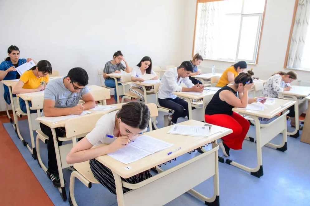 3 mindən çox abituriyent 600-dən yüksək bal toplayıb