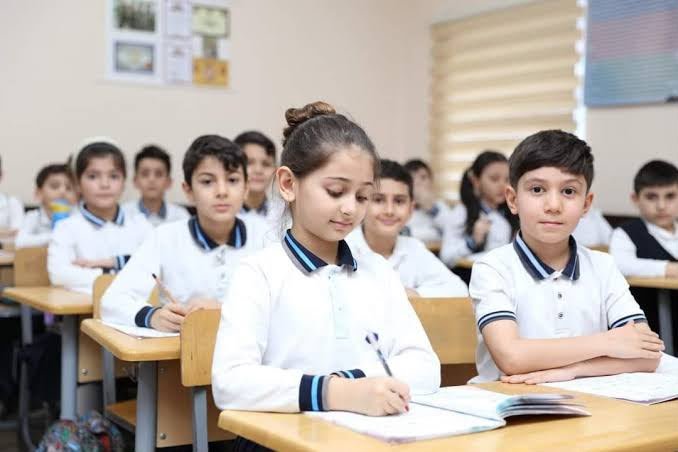 Məktəbli forması 3 ildən bir dəyişdirilə bilər