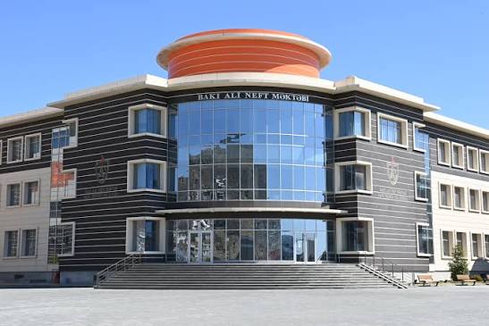 Bakı Ali Neft Məktəbi  yenə lider oldu